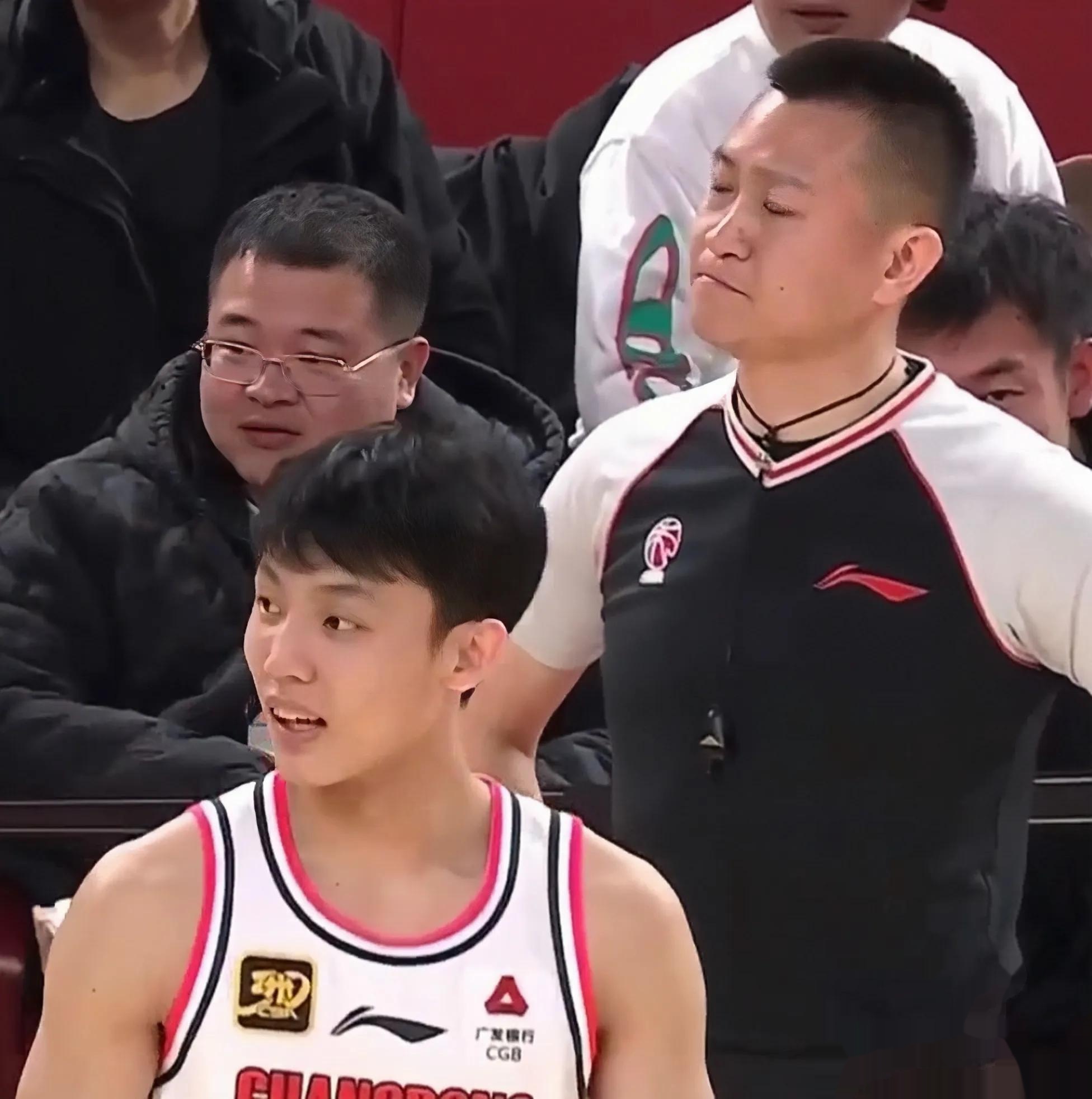 爱游戏全站包含今夜CBA季后赛焦点战，金州勇士外线爆发，赛场秩序良好，纪律约束更严格的词条