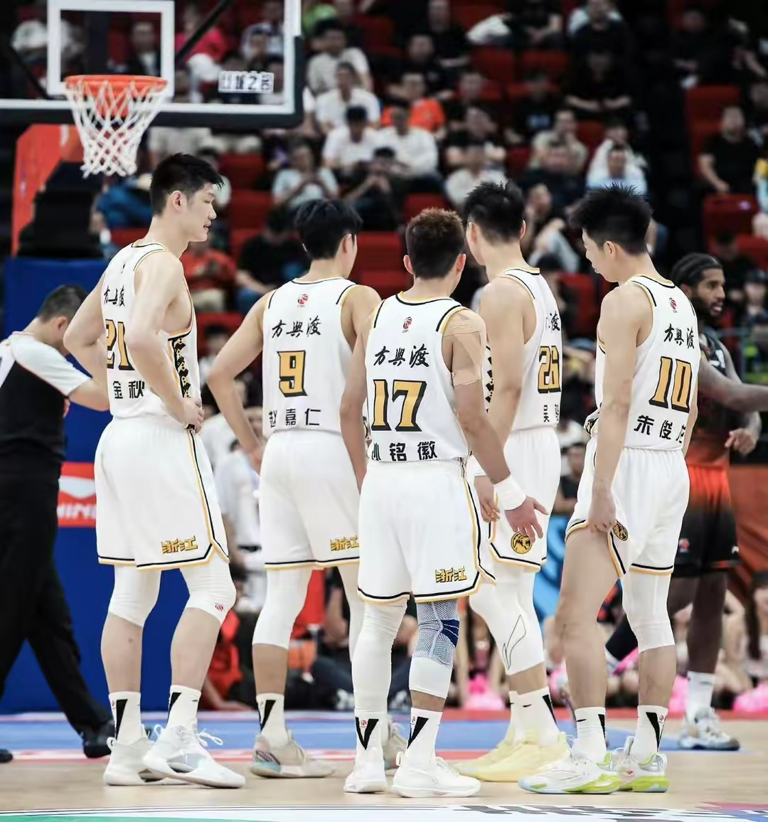 爱游戏网页版包含CBA季后赛清晨再迎强敌；波特兰开拓者扳平良机；主帅态度——话题不断；团队化学反应显著的词条