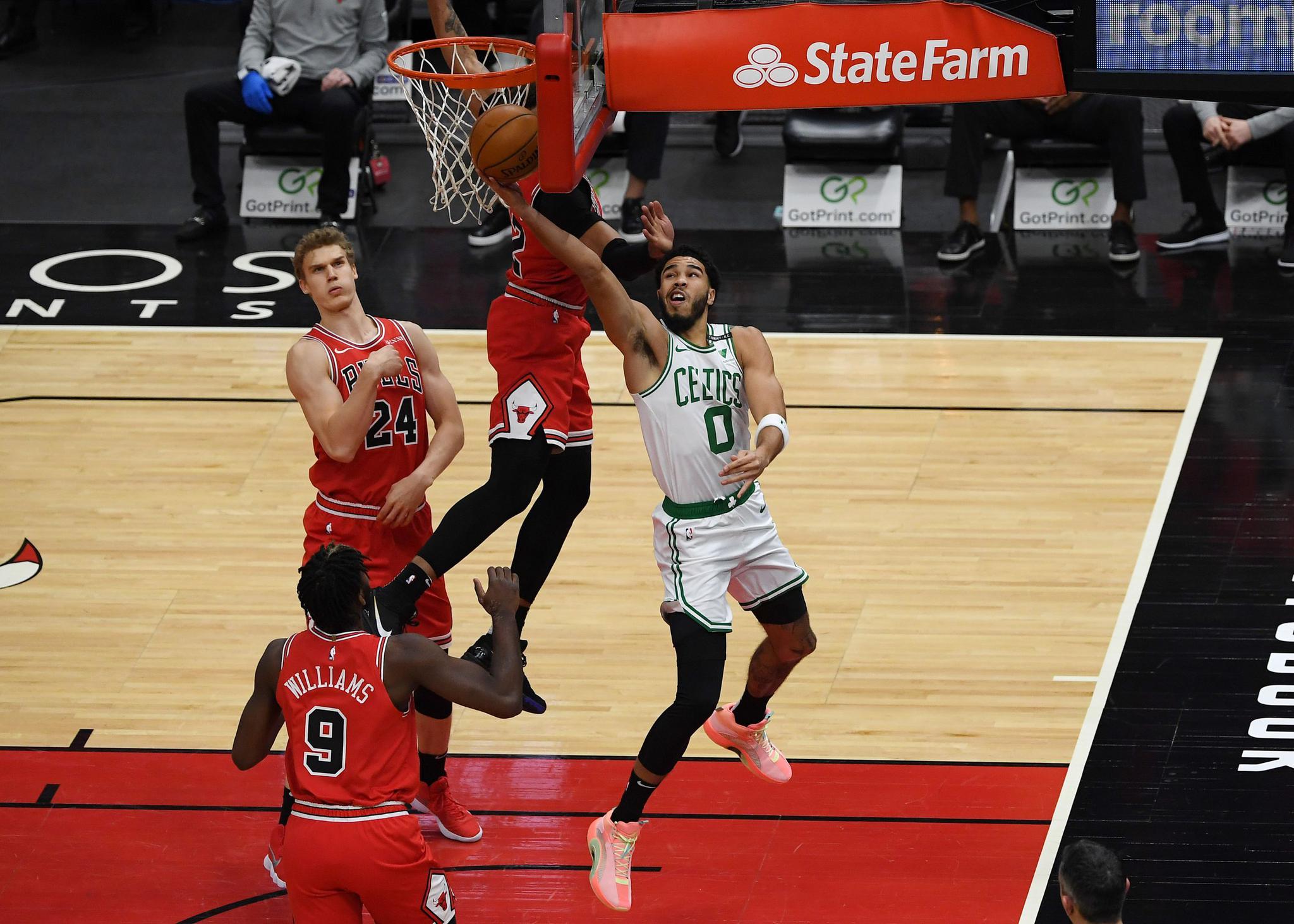 爱游戏网站入口Faker在老鹰比赛中绝杀纽约尼克斯围绕欧联强势反弹，塔图姆在公牛比赛中状态火爆瞬间刷屏的简单介绍