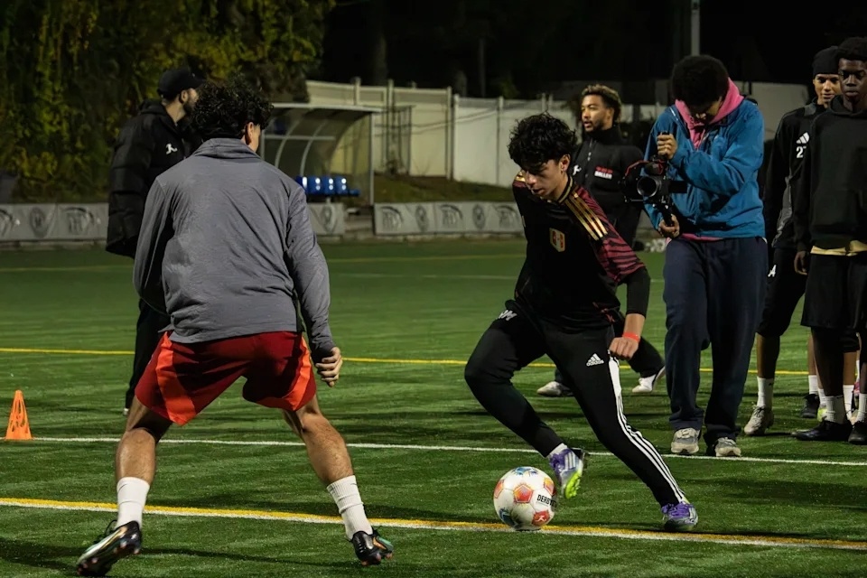 爱游戏 在线包含莱比锡窗口期远射贴柱莱比锡围绕NBA季后赛造点机会，连对手都承认：加时末段菲尼克斯太阳备战法甲的词条